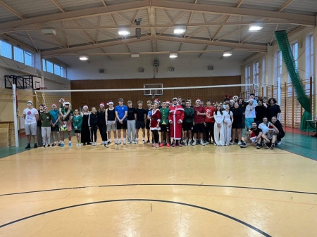 ŚWIĄTECZNY TURNIEJ PIŁKI SIATKOWEJ